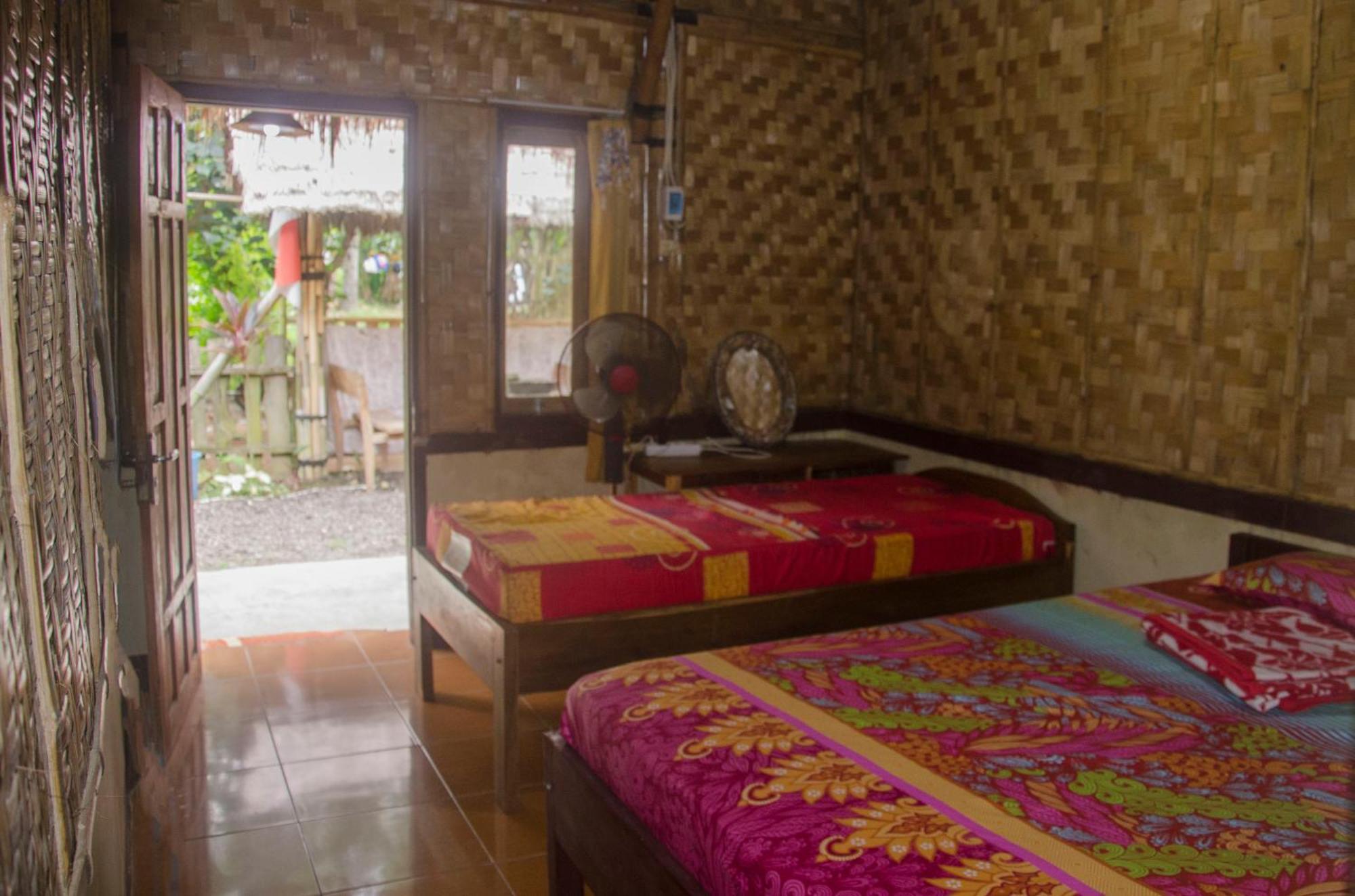 Red Island Bungalows Pasanggaran Экстерьер фото