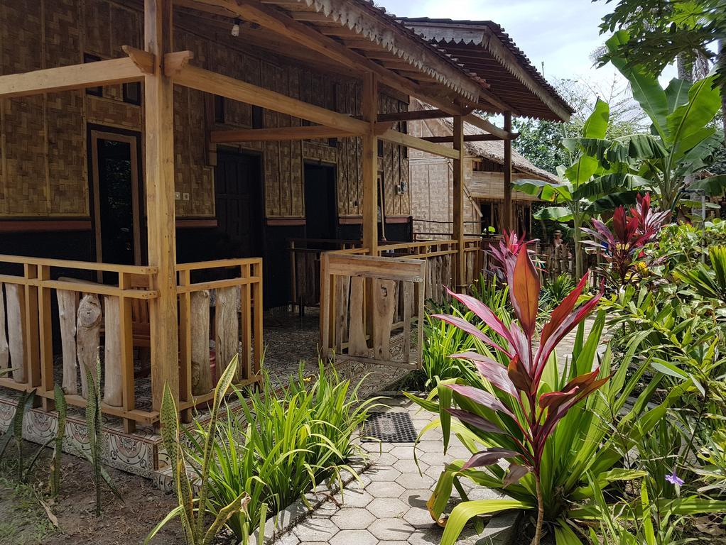 Red Island Bungalows Pasanggaran Экстерьер фото