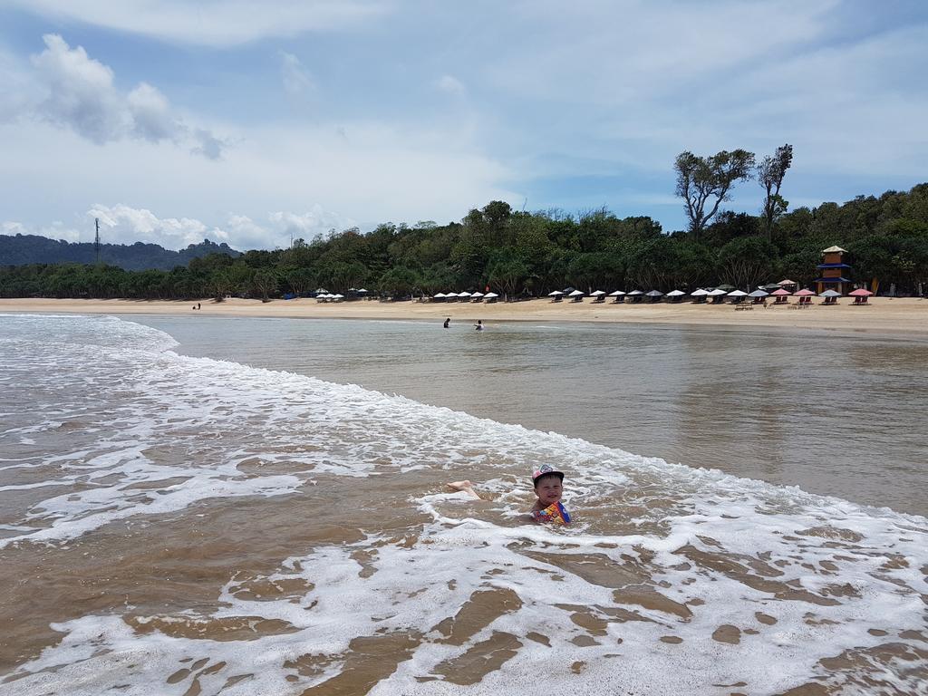 Red Island Bungalows Pasanggaran Экстерьер фото