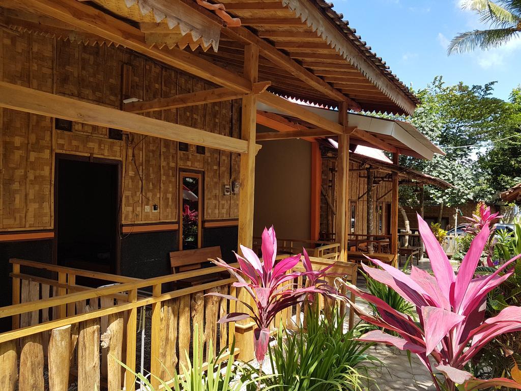 Red Island Bungalows Pasanggaran Экстерьер фото
